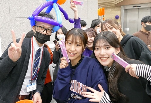 ハロウィンイベントで仮装を楽しむ様子