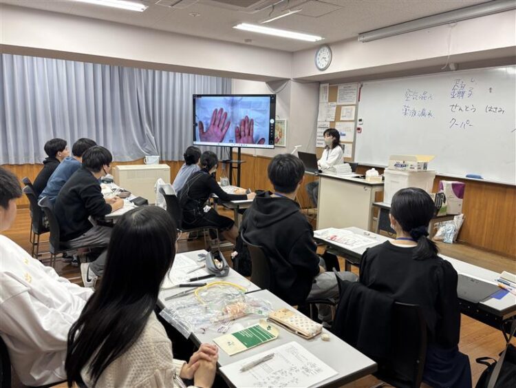 実物に触れて深まる学び！臨床工学科1年生～医用機器学
