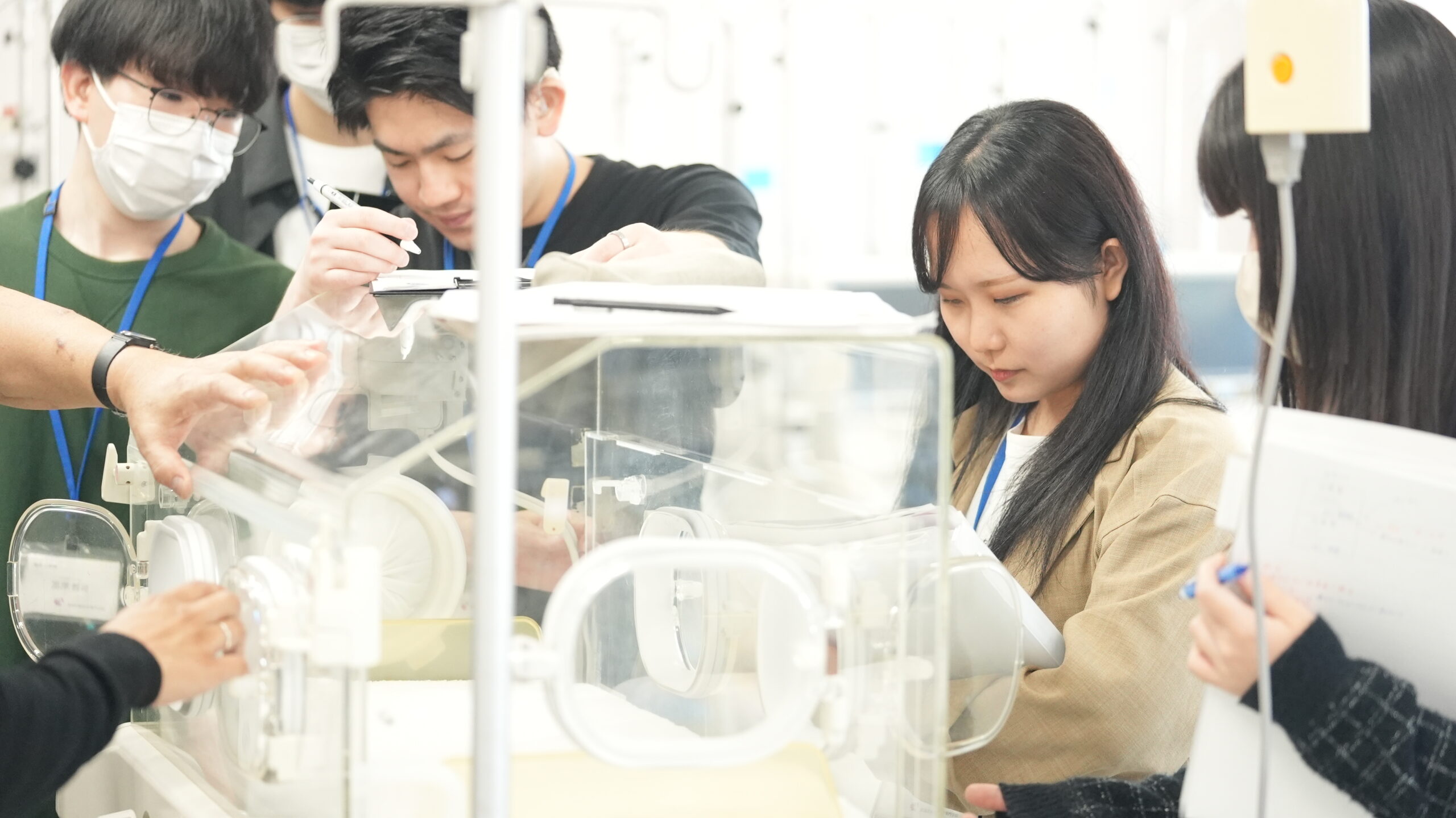 赤ちゃんの命を守る技術を学ぶ学生たち〜医療機器のプロを目指して〜