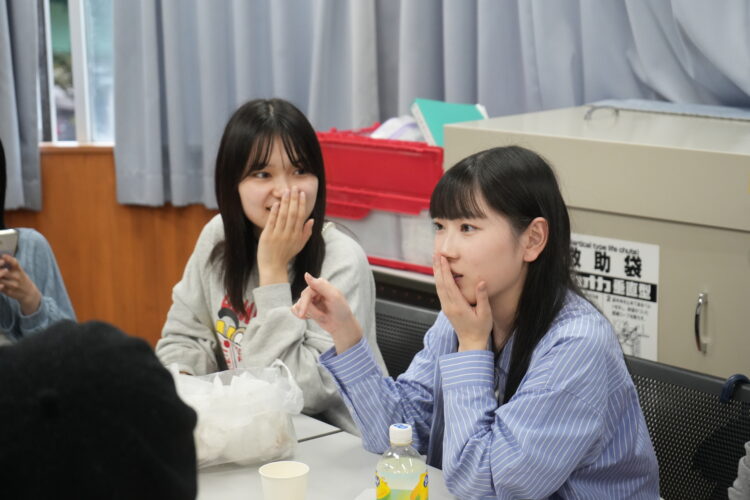 卒業生が来校！！