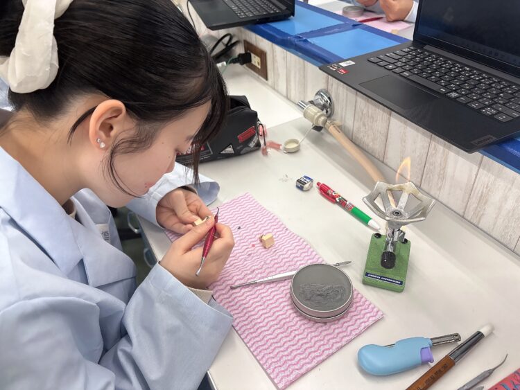 デジタル技工💻とアナログ技術✋