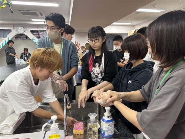 1年生　看護学の様子🧼