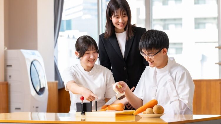 「こころ」と「からだ」を支え、その人らしい笑顔を取り戻す。手厚いサポートと独自の教材で、憧れの作業療法士へ！