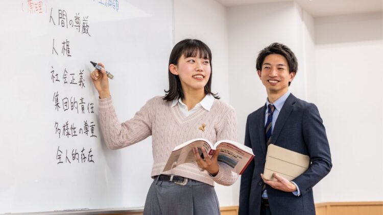 幅広い年齢層のクラスメイトとの学びが魅力。1年で社会福祉士を目指せる学校で、自分の成長を実感中！