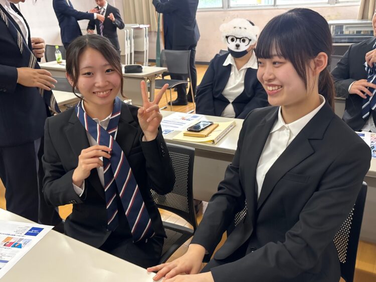 キャリア講習「スーツの着こなし方講座」を受講しました