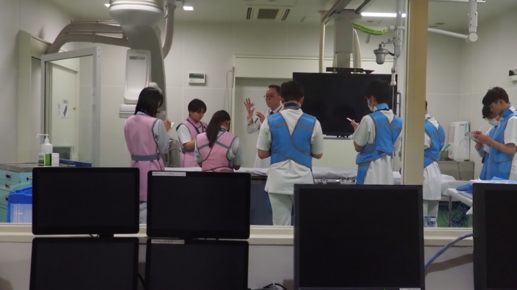 【実習レポート】医療の最前線を体感！3年生が医療研修施設「ニプロｉＭＥＰ」で心臓カテーテル実習に挑戦！