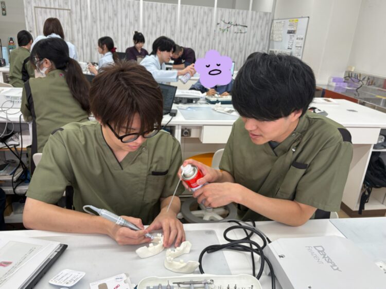 インプラント治療と歯科技工士の役割を学ぶ