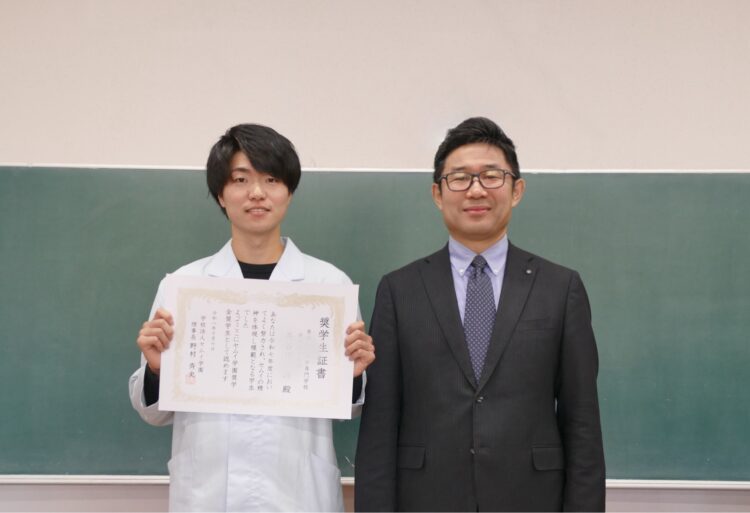セムイ学園奨学生証書授与式　歯科技工士科